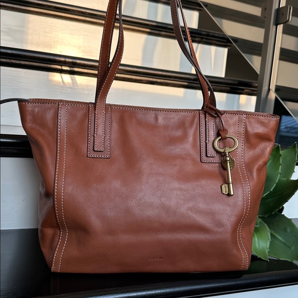 New Fossil genuine, leather shoulder tote purse, business travel, neutral - Picture 1 of 13